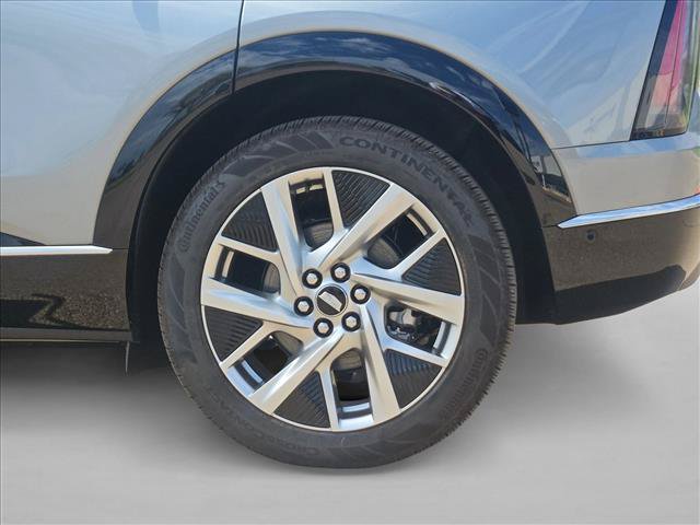 New 2027 Cadillac Optiq Premium Luxury w/ LPO, Floor Liner Package AWD/4WD image 10