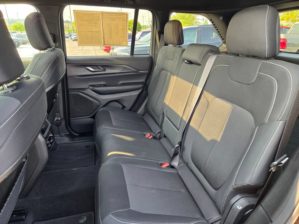 Used 2024 Jeep Grand Cherokee Laredo X w/ Luxury Tech Group I AWD/4WD image 31