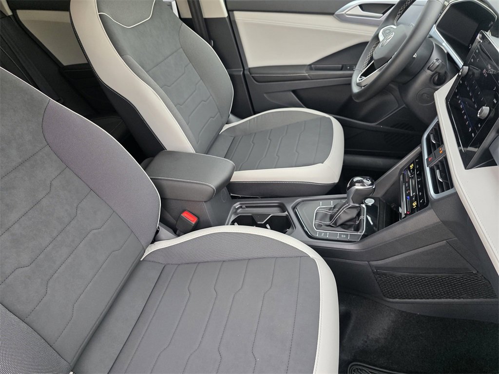 New 2026 Volkswagen Taos SE image 10