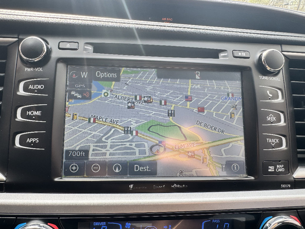 Used 2017 Toyota Highlander XLE w/ Carpet Mat Package AWD/4WD image 18