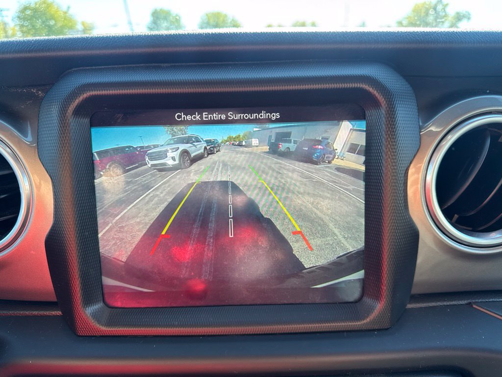 Used 2019 Jeep Wrangler Unlimited Sahara w/ Uconnect 4C Nav & Sound Group AWD/4WD image 6