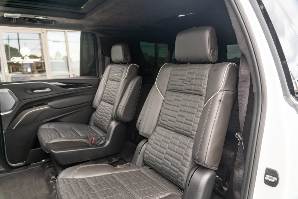 Used 2024 Cadillac Escalade ESV V w/ LPO, ONYX Package AWD/4WD image 17