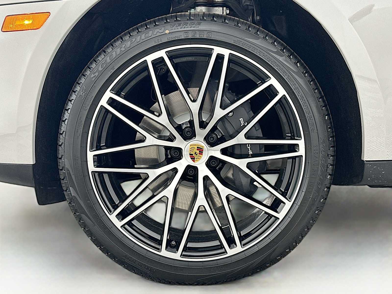 New 2026 Porsche Macan AWD/4WD image 32