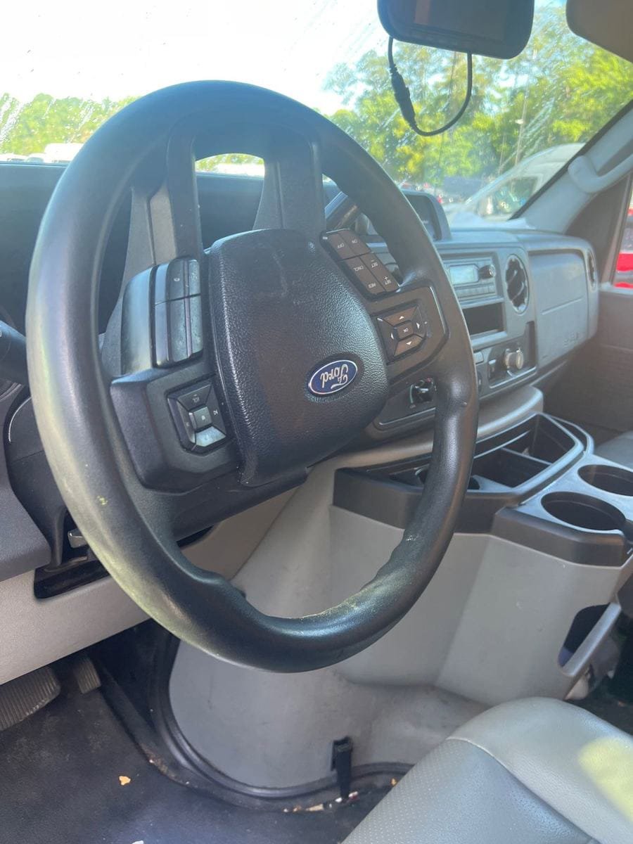 Used 2021 Ford E-450 and Econoline 450 Super Duty w/ Power Windows & Locks Group RWD image 3