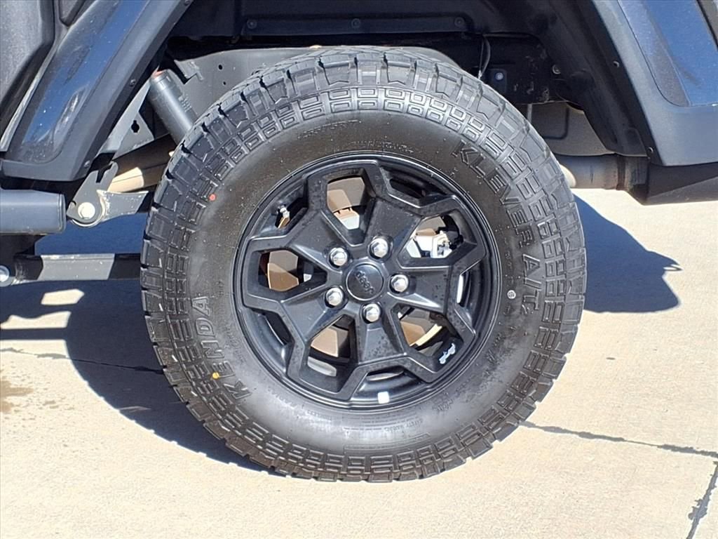 Used 2021 Jeep Gladiator Sport image 11