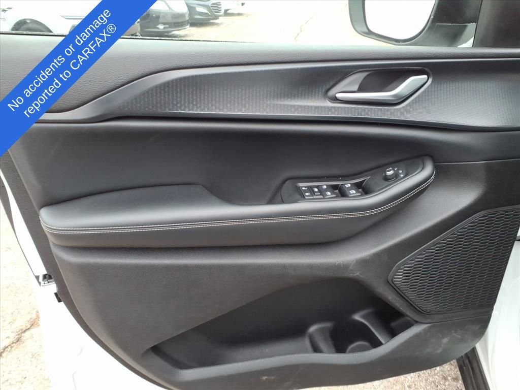 Used 2023 Jeep Grand Cherokee L Laredo image 14