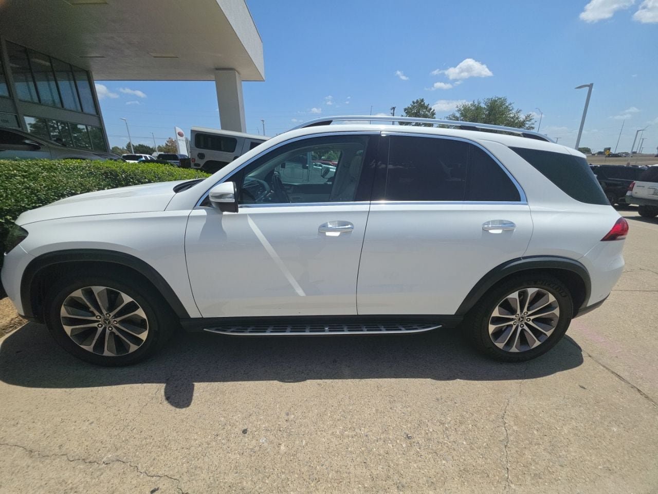 Used 2022 Mercedes-Benz GLE 350 w/ Premium Package image 3