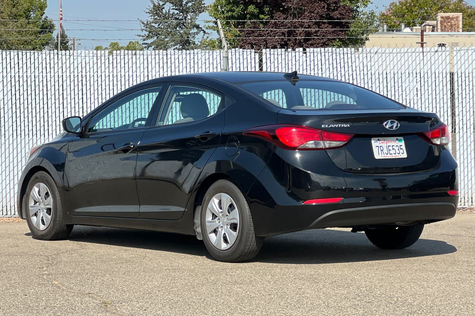 Used 2016 Hyundai Elantra SE FWD image 5