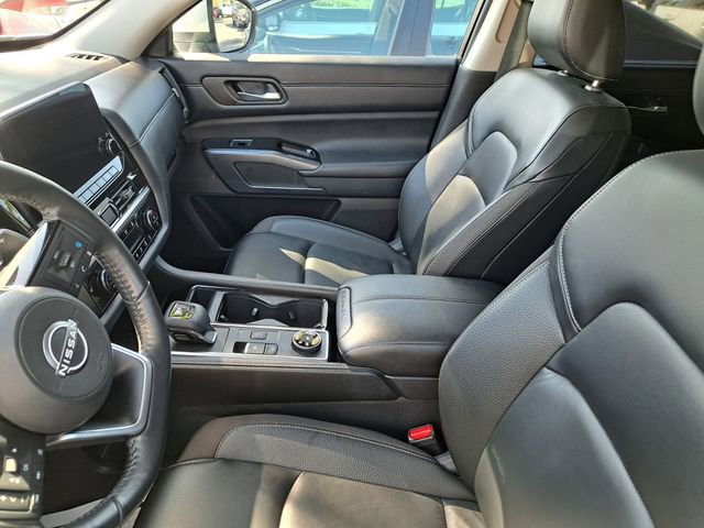 Used 2024 Nissan Pathfinder SL image 11