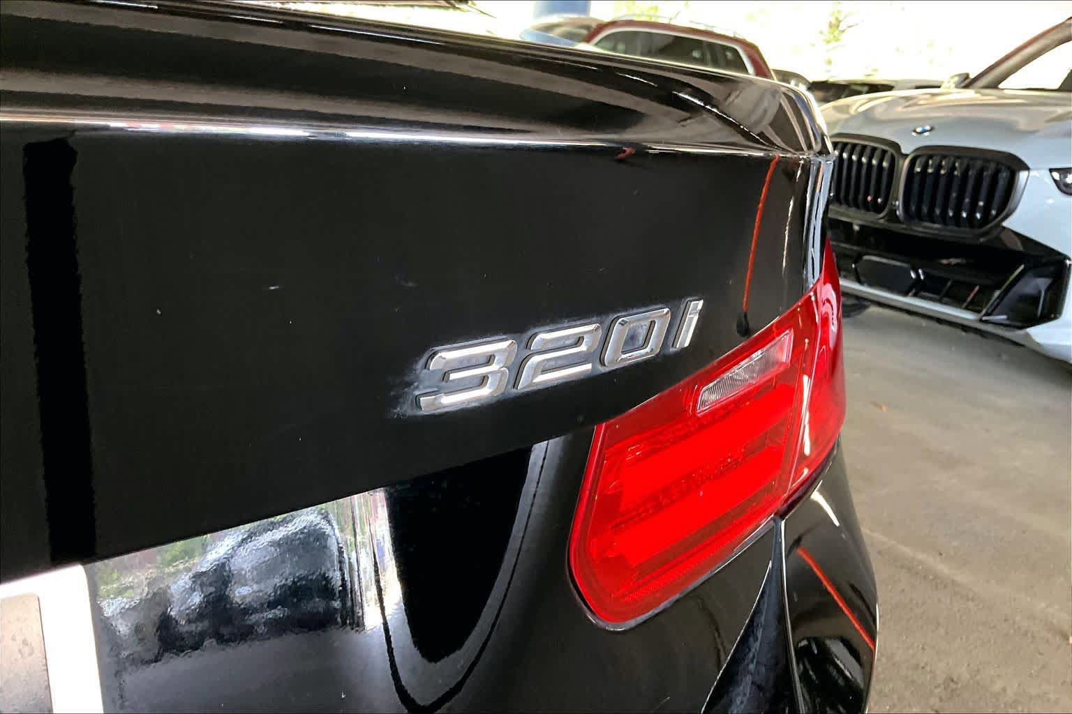 Used 2015 BMW 320i Sedan RWD image 9