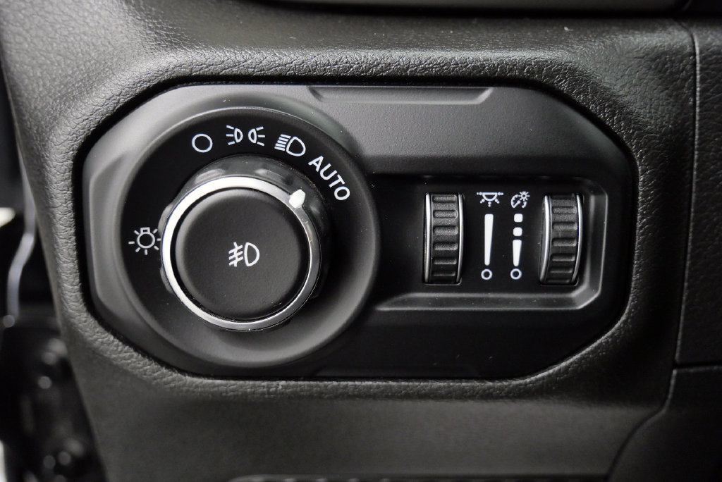 Used 2020 Jeep Wrangler Unlimited Sport w/ Technology Group AWD/4WD image 25