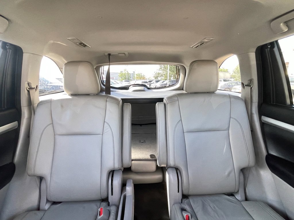 Used 2017 Toyota Highlander XLE FWD image 33