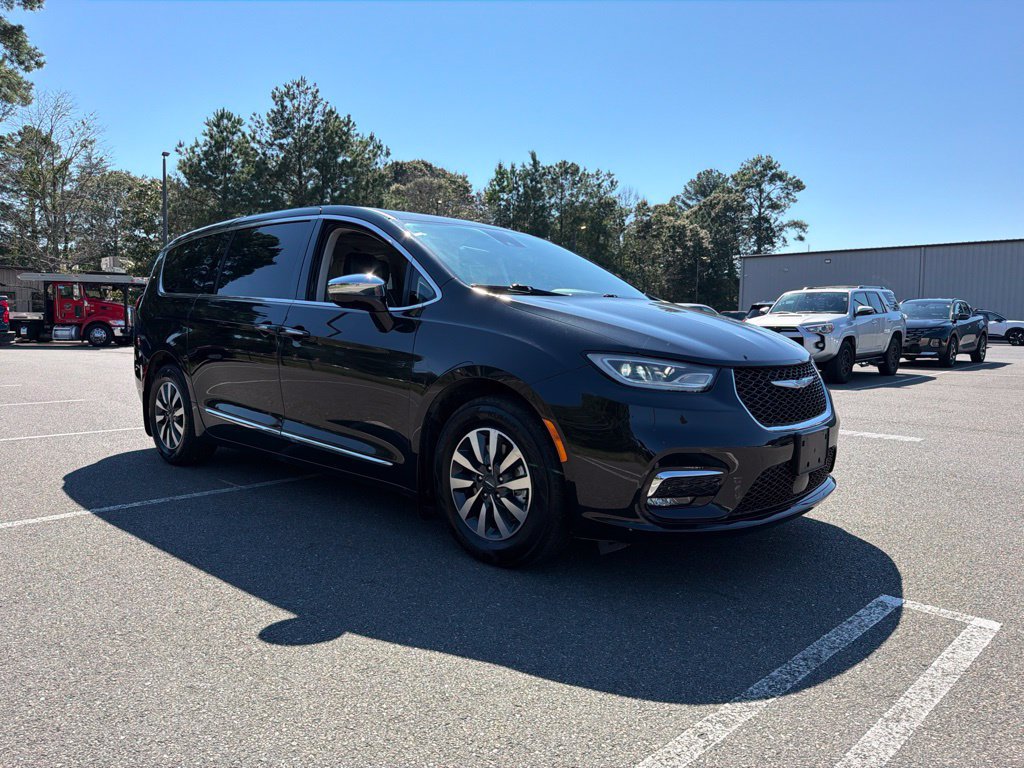 Used 2023 Chrysler Pacifica Limited FWD image 4