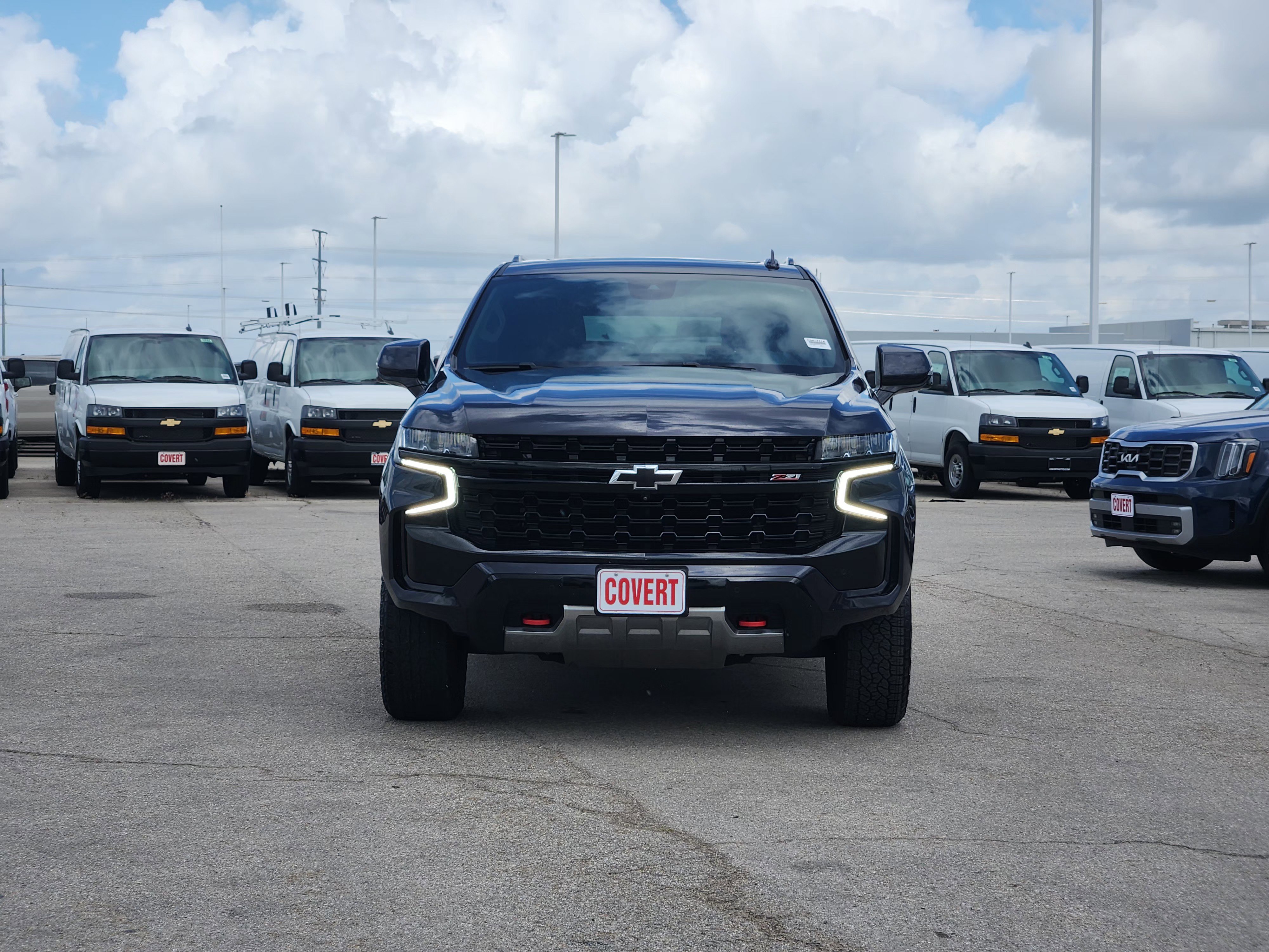Used 2023 Chevrolet Tahoe Z71 w/ Luxury Package AWD/4WD image 2