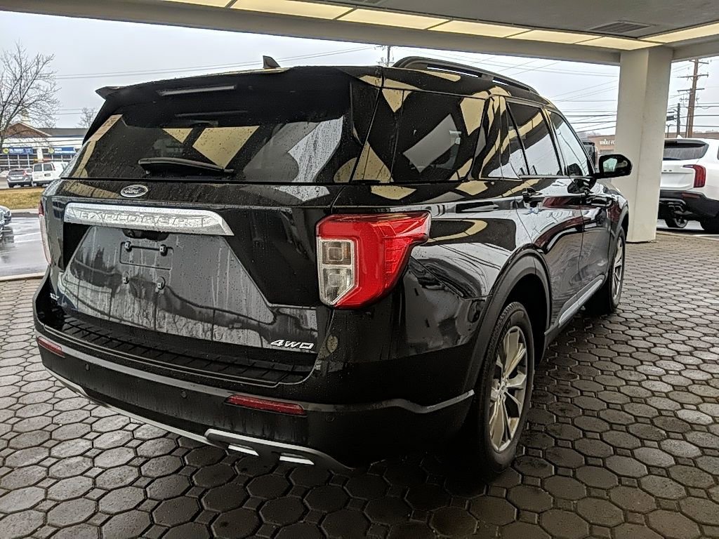 Used 2023 Ford Explorer XLT w/ Equipment Group 202A image 5