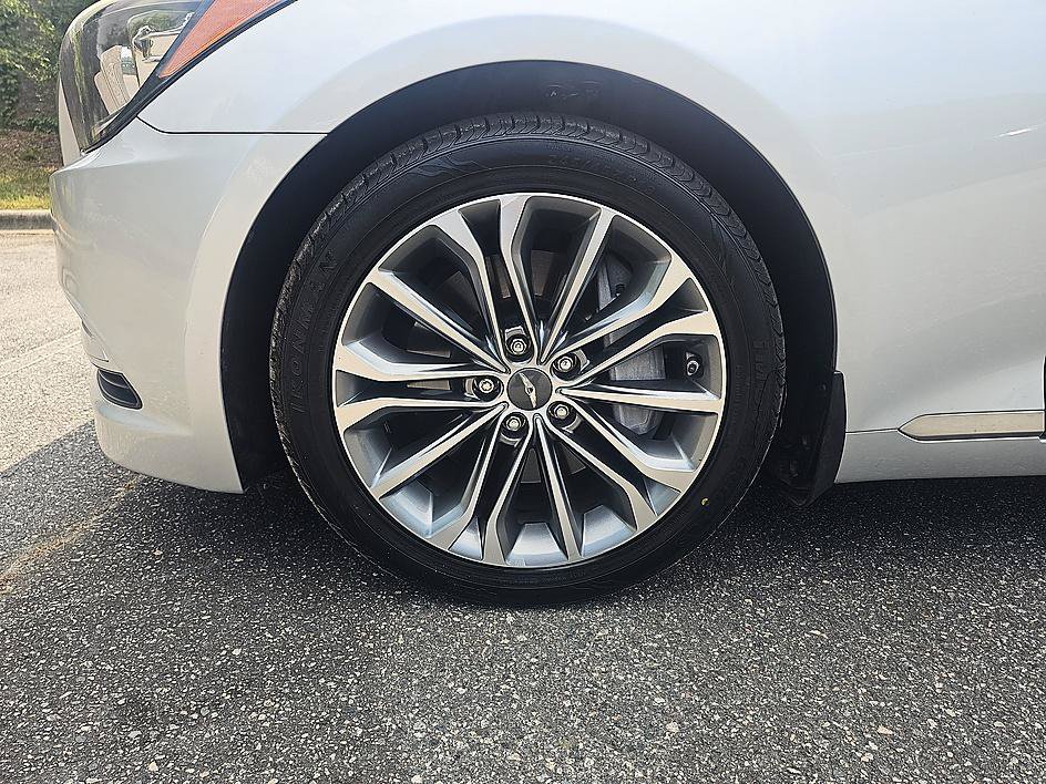 Used 2015 Hyundai Genesis 3.8 RWD image 10
