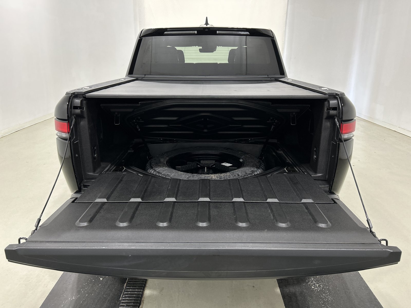 Used 2024 Rivian R1T Adventure AWD/4WD image 15
