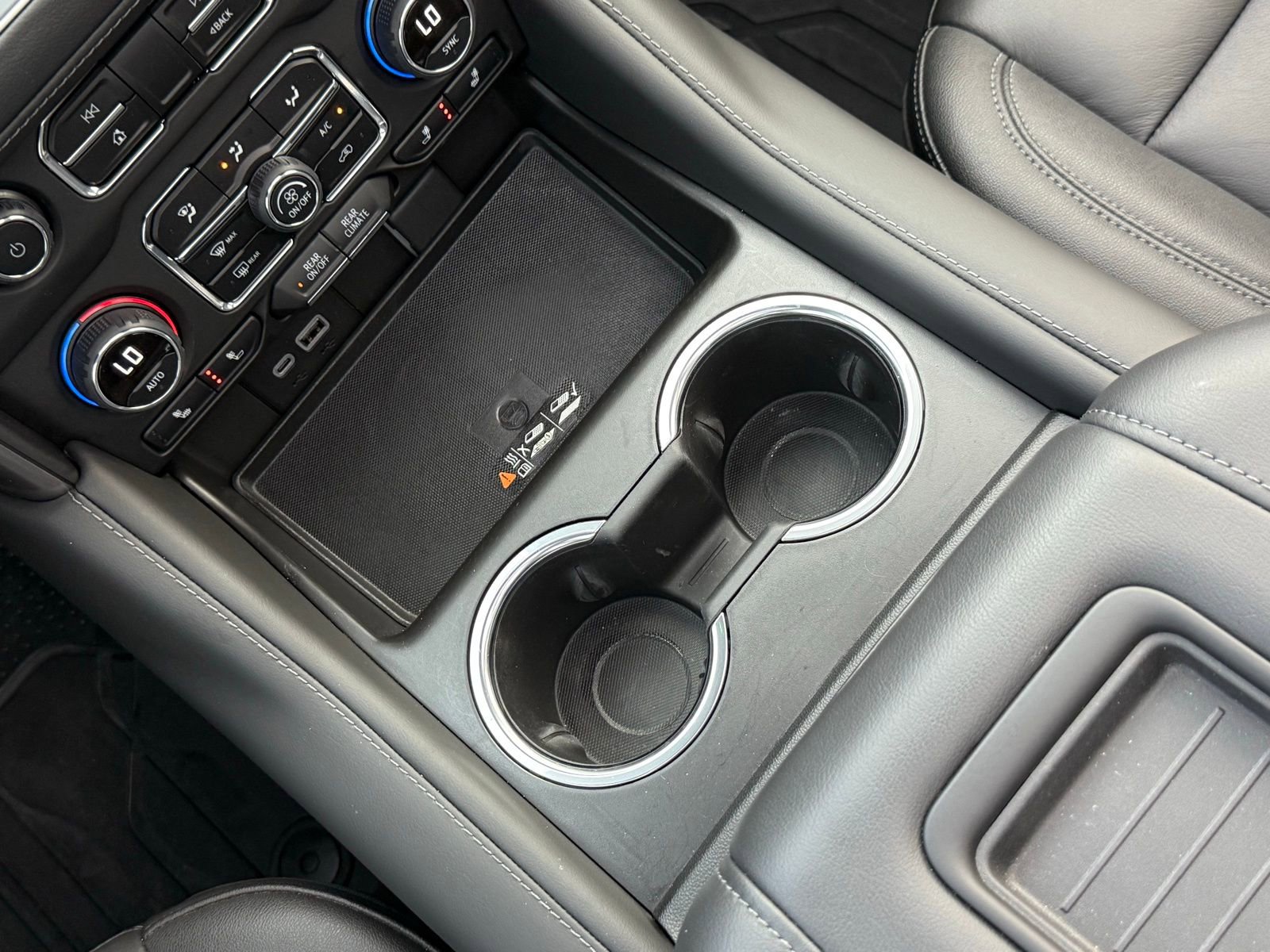 Used 2024 Chevrolet Tahoe Z71 w/ Luxury Package AWD/4WD image 29