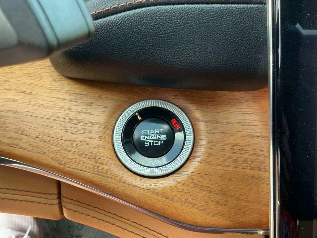 Used 2024 Jeep Grand Cherokee Summit AWD/4WD image 26