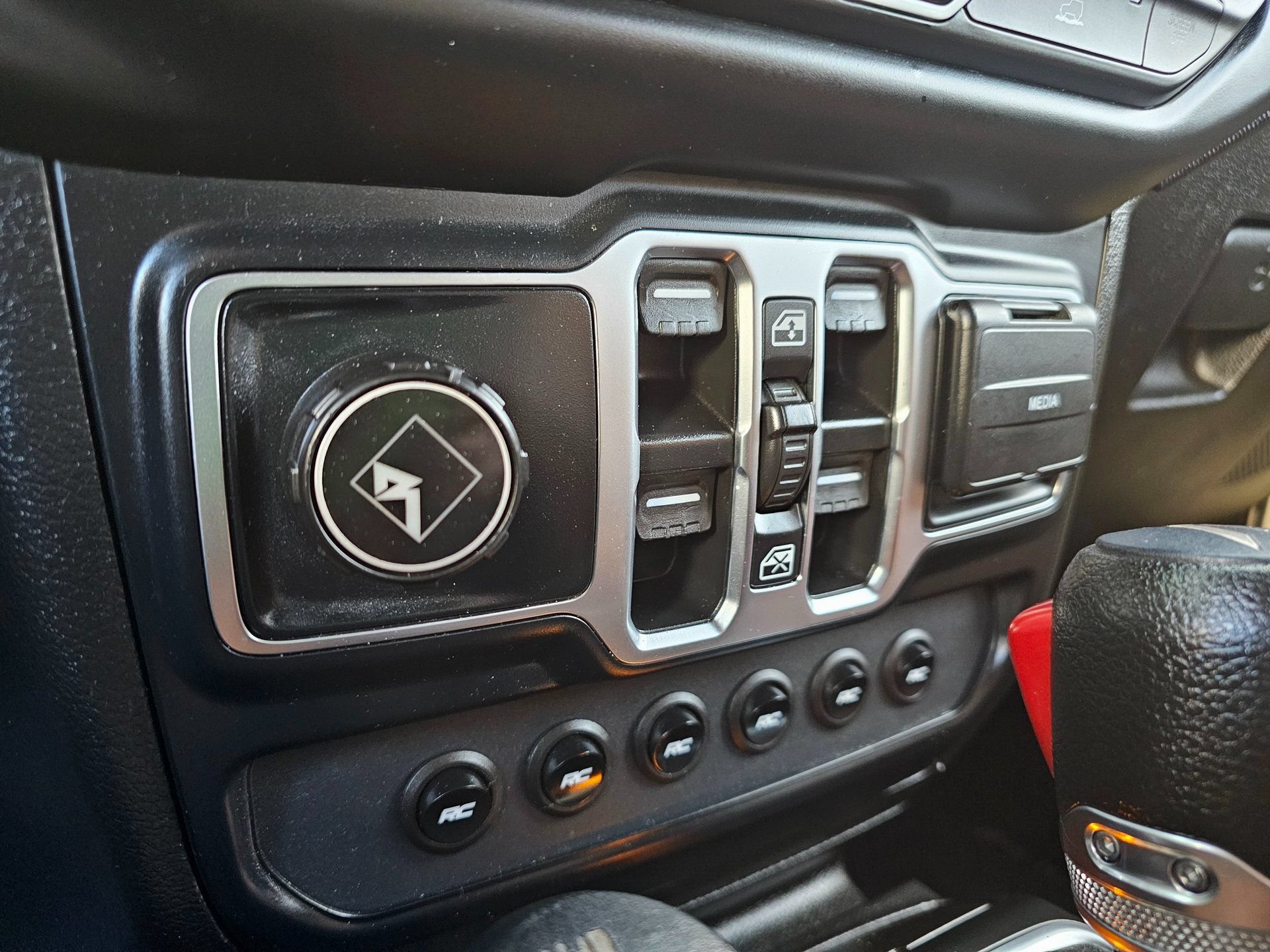 Used 2023 Jeep Gladiator Sport AWD/4WD image 47