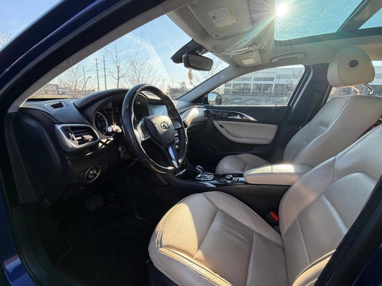 Used 2017 INFINITI QX30 Premium w/ Navigation Package image 9