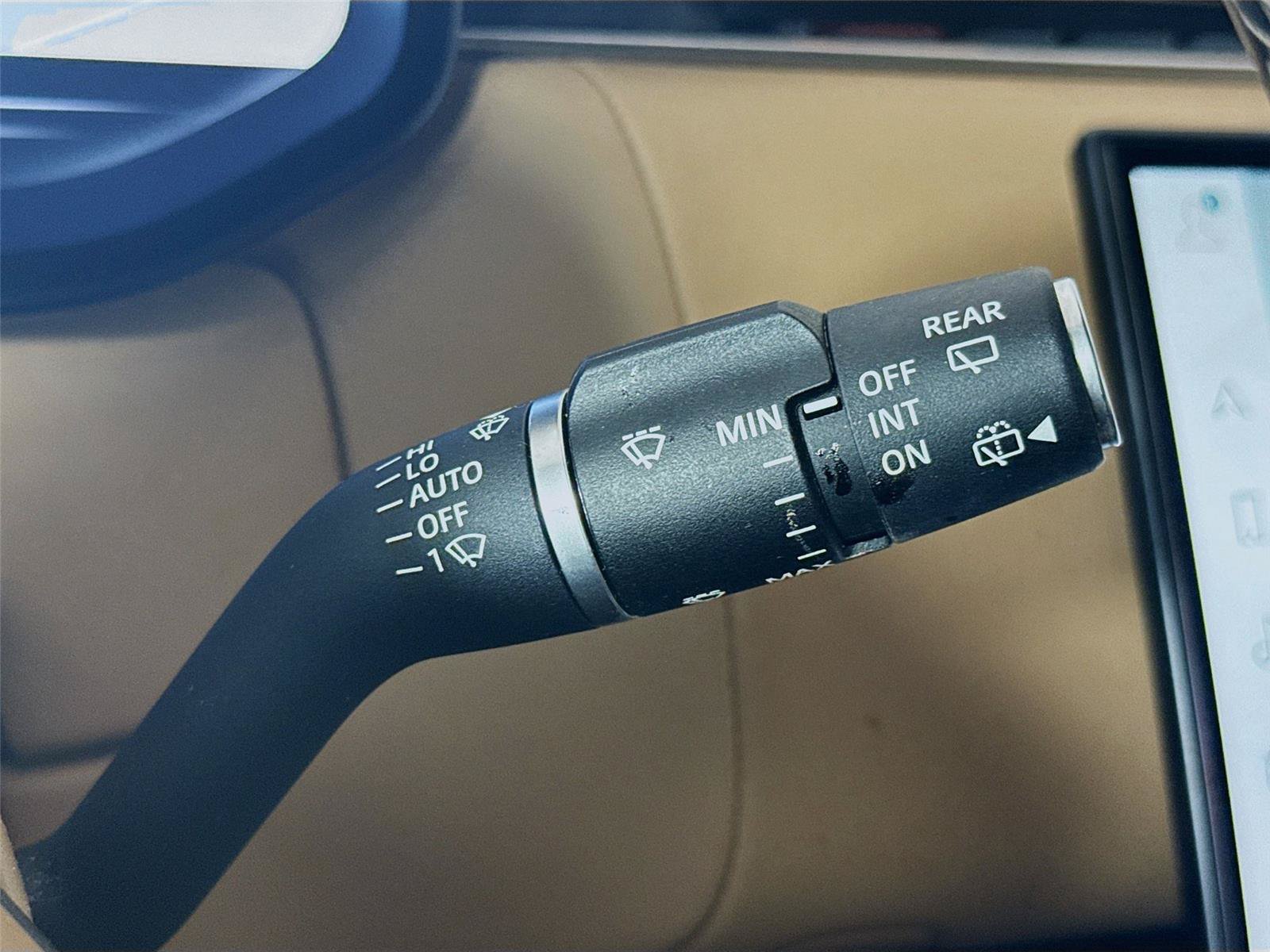 Used 2023 Land Rover Range Rover SE AWD/4WD image 7