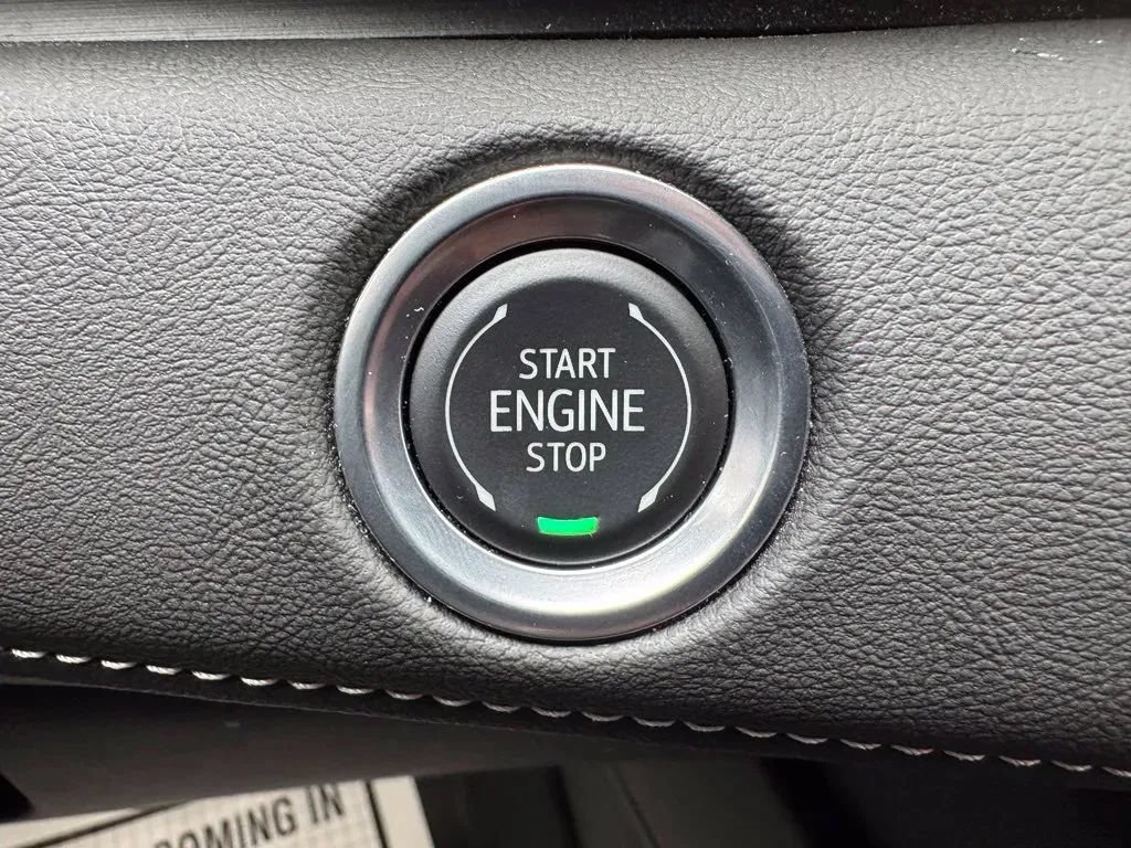 Used 2024 Cadillac Escalade Luxury AWD/4WD image 28