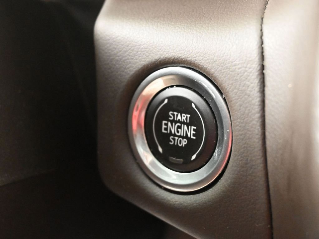 Used 2023 GMC Yukon XL SLT w/ SLT Luxury Package AWD/4WD image 16