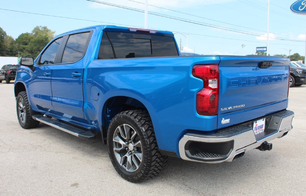 Used 2024 Chevrolet Silverado 1500 LT w/ Z71 Off-Road Package AWD/4WD image 7