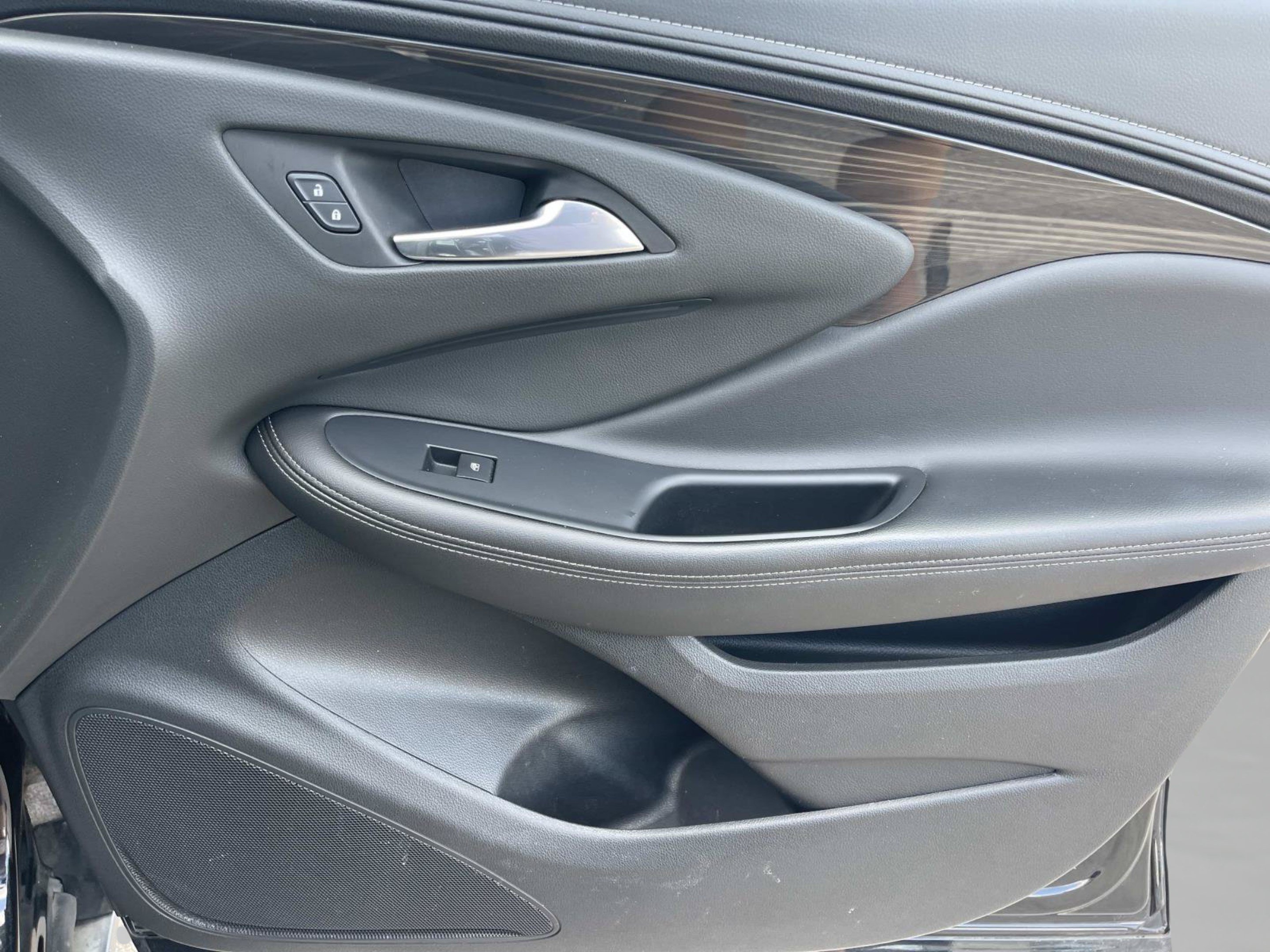 Used 2020 Buick Envision Essence FWD image 22