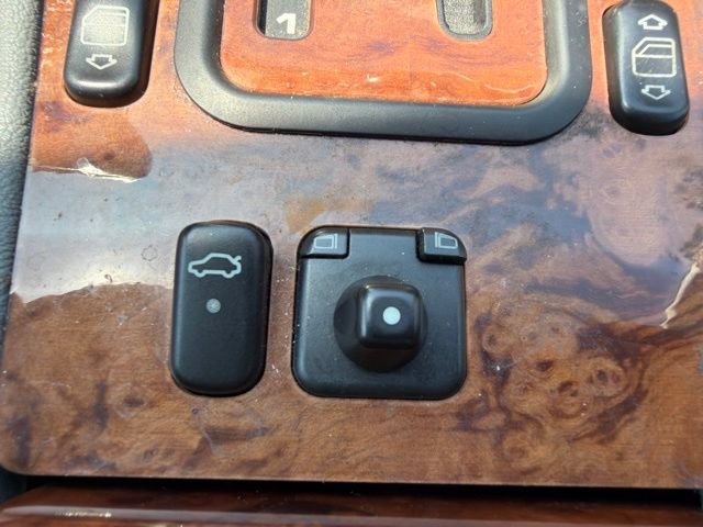 Used 1999 Mercedes-Benz E 320 4MATIC Sedan image 27