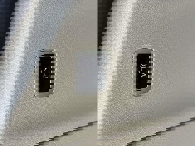 Used 2023 Chrysler Pacifica Touring-L image 10