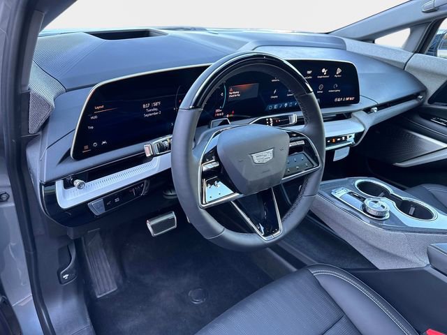 New 2025 Cadillac Optiq Sport 2 w/ LPO, ONYX Package image 17