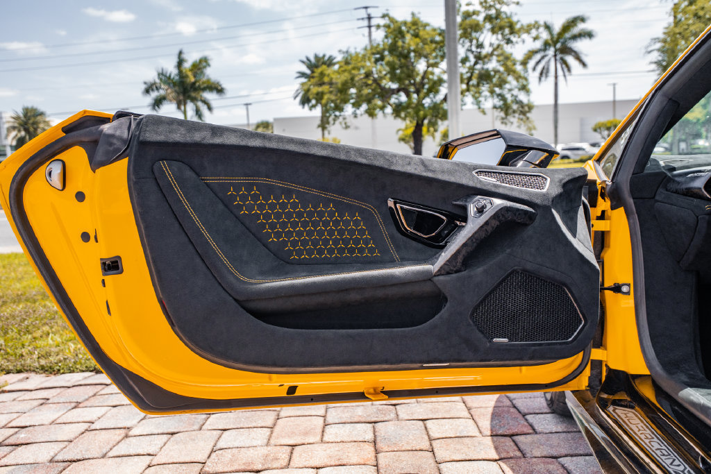 Used 2018 Lamborghini Huracan Performante AWD/4WD image 18