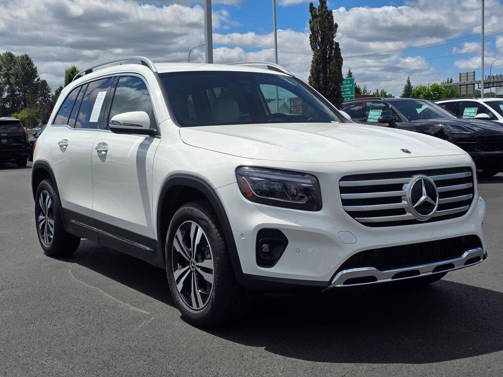 Used 2025 Mercedes-Benz GLB 250 4MATIC image 7
