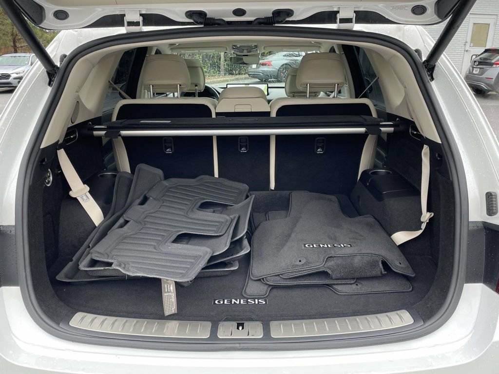 Used 2023 Genesis GV80 3.5T Advanced + w/ Cargo Package image 9