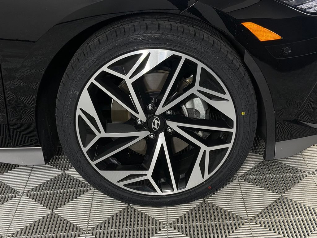 Used 2024 Hyundai Ioniq 6 Limited RWD image 12