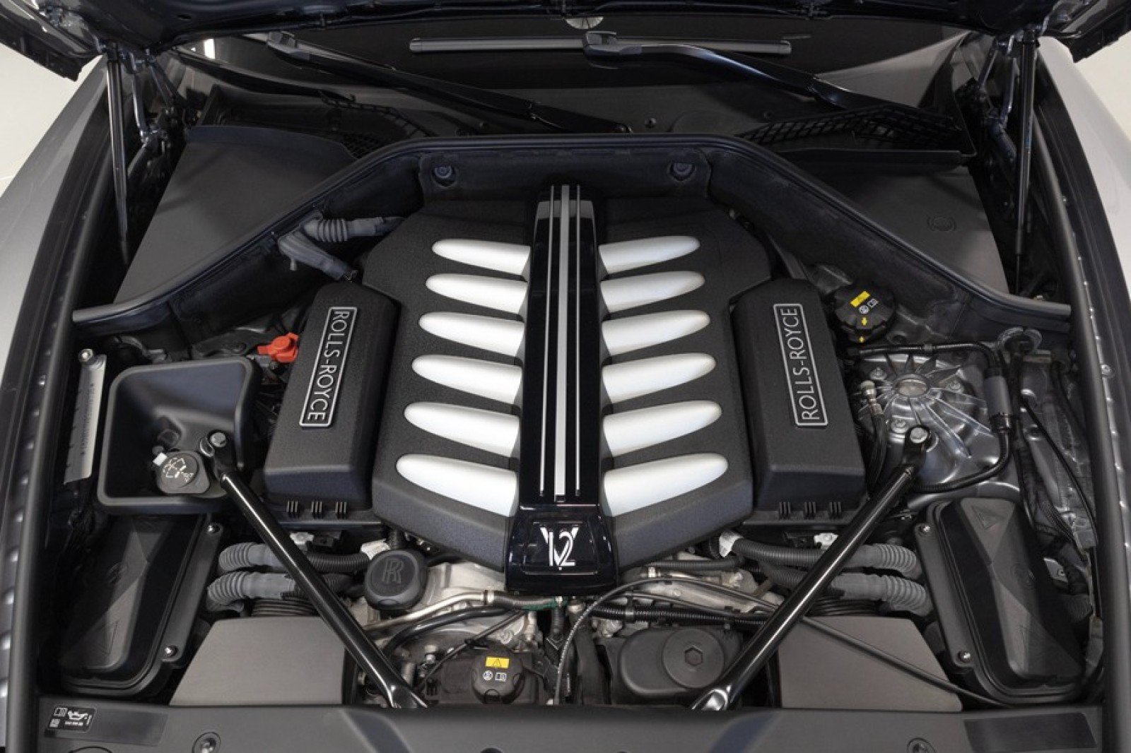 Used 2019 Rolls-Royce Dawn RWD image 65