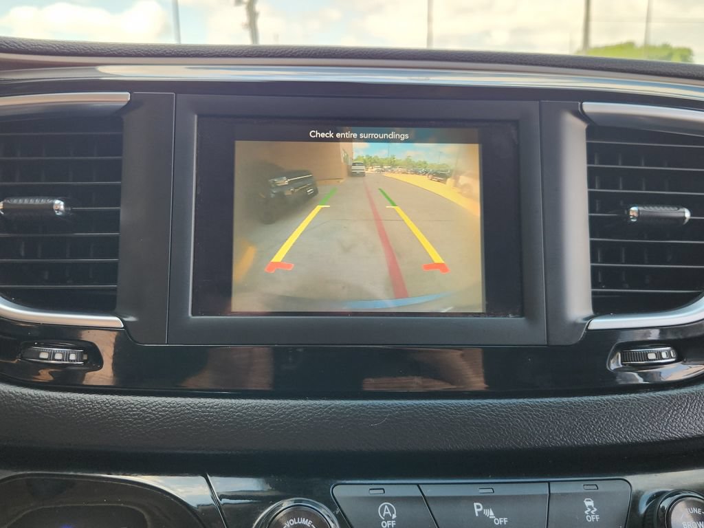 Used 2018 Chrysler Pacifica Touring-L FWD image 19