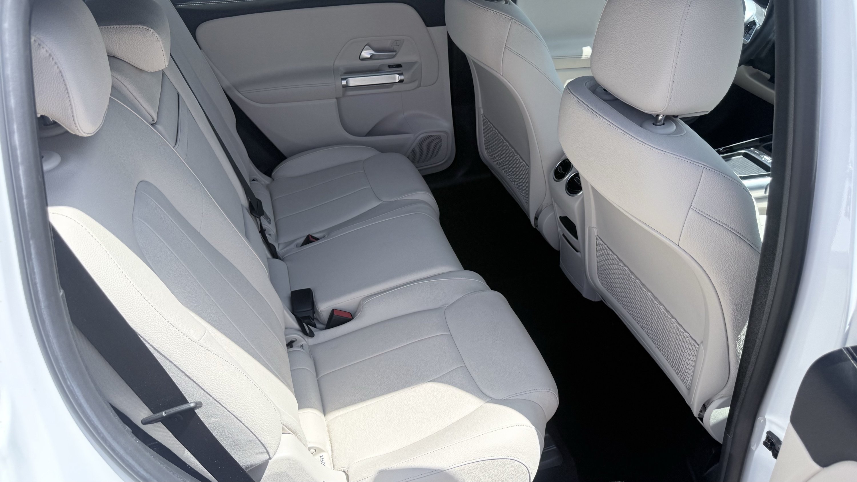Used 2025 Mercedes-Benz GLB 250 image 38