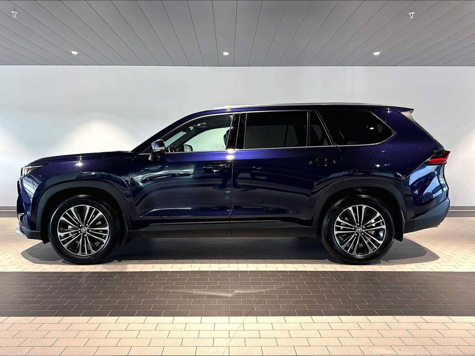 Used 2025 Toyota Grand Highlander AWD Hybrid image 2