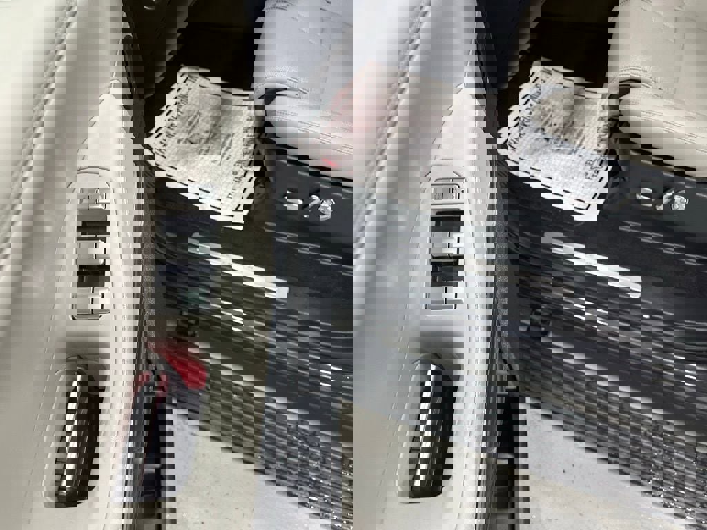 Used 2025 Lincoln Navigator L Reserve image 9