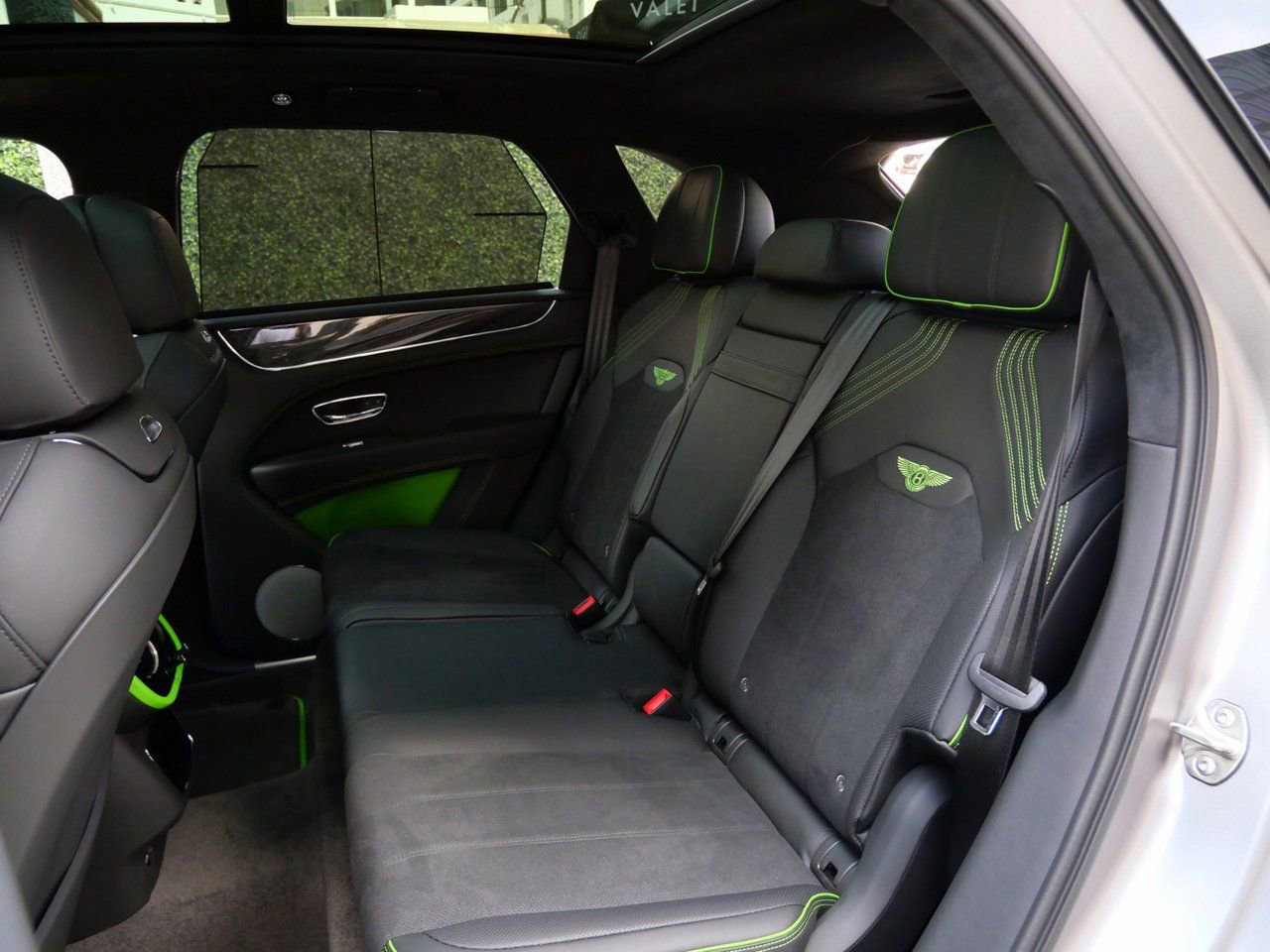 Used 2025 Bentley Bentayga AWD/4WD image 24