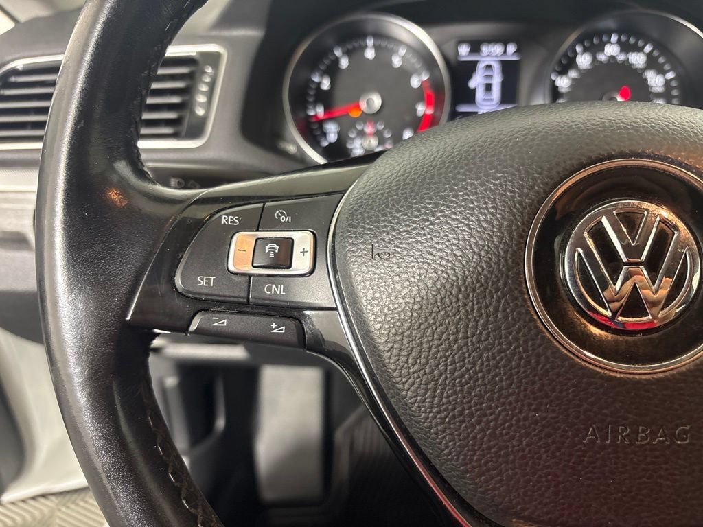 Used 2018 Volkswagen Passat 2.0T SE FWD image 18