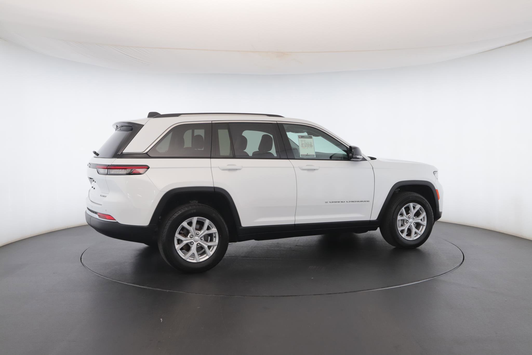 Used 2023 Jeep Grand Cherokee Limited image 27