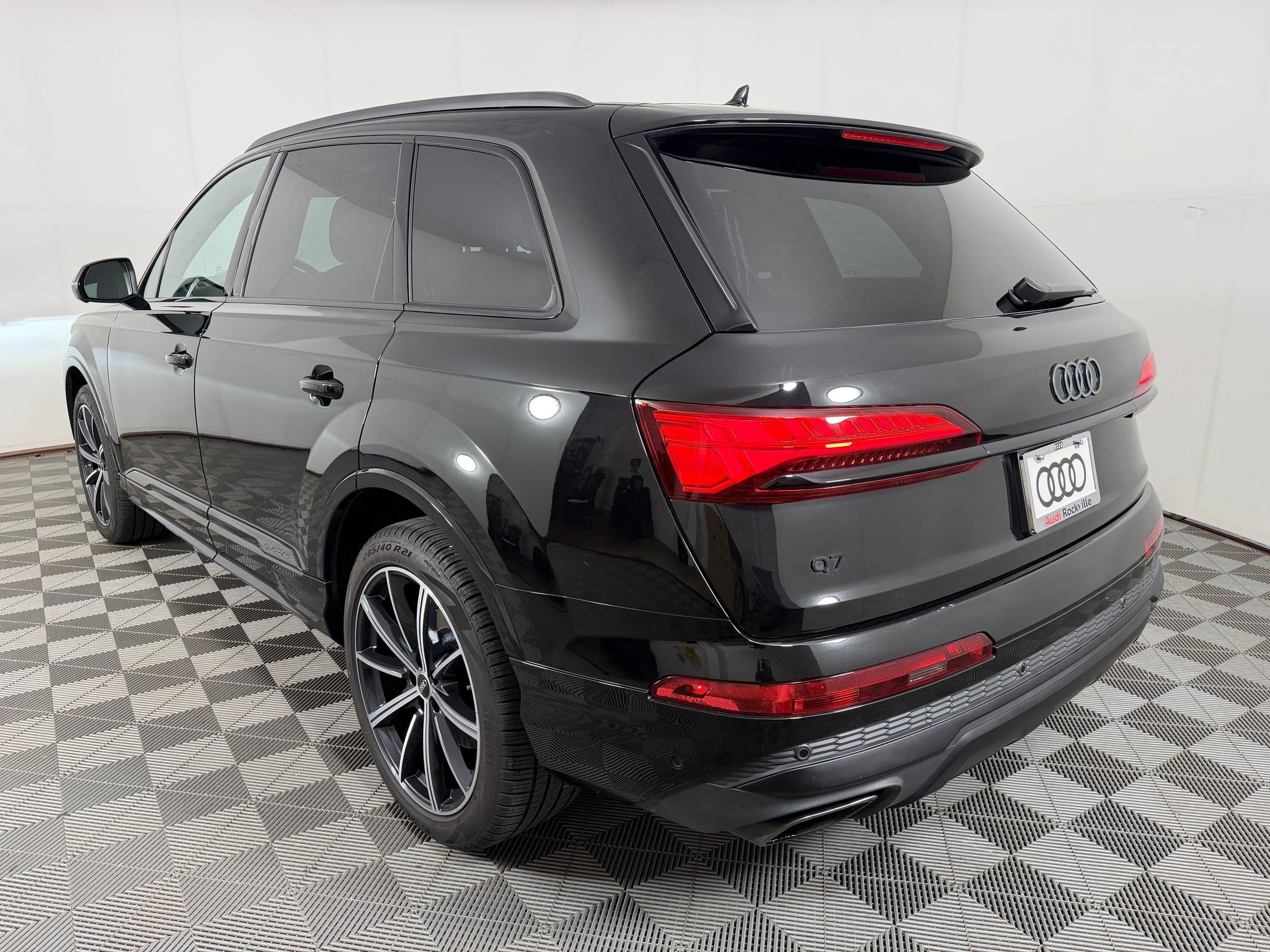 Used 2025 Audi Q7 2.0T Premium Plus w/ Premium Plus Package AWD/4WD image 3