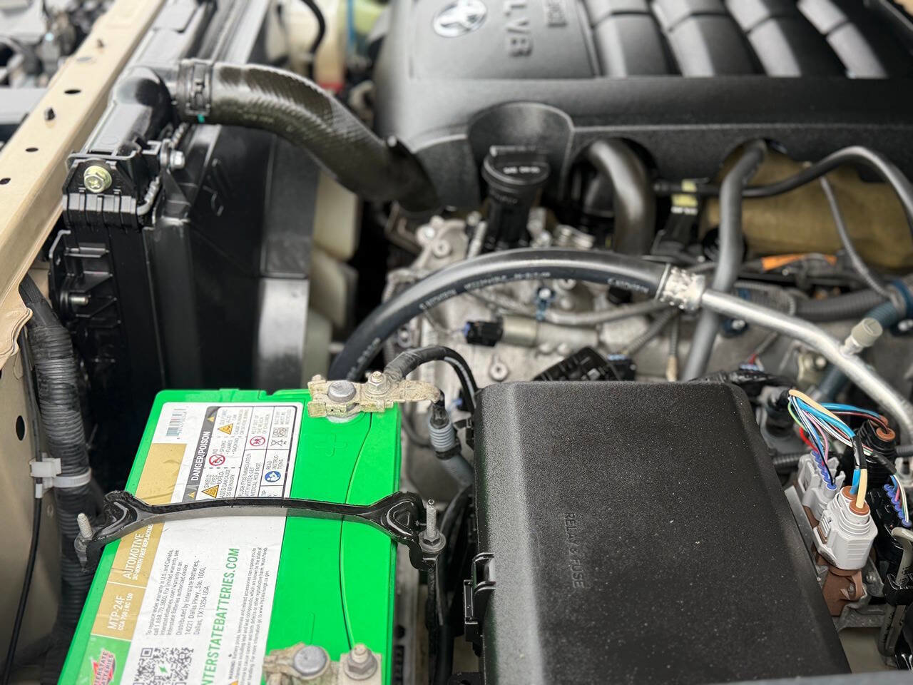 Used 2017 Toyota Tundra Limited w/ Limited Premium Package AWD/4WD image 9