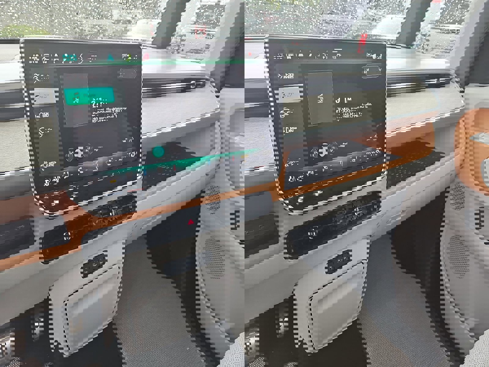 Used 2025 Volkswagen ID. Buzz 1st Edition image 22