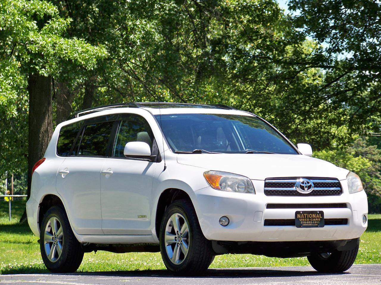 Used 2008 Toyota RAV4 Limited AWD/4WD image 4