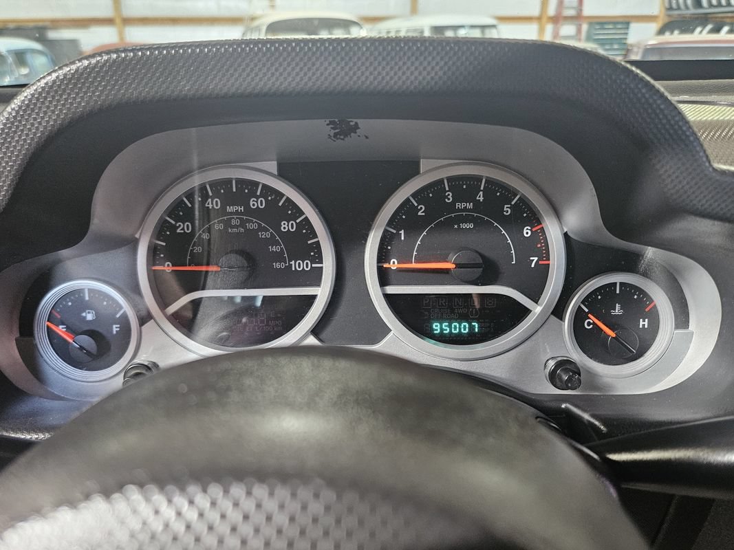 Used 2010 Jeep Wrangler Unlimited Sport AWD/4WD image 15